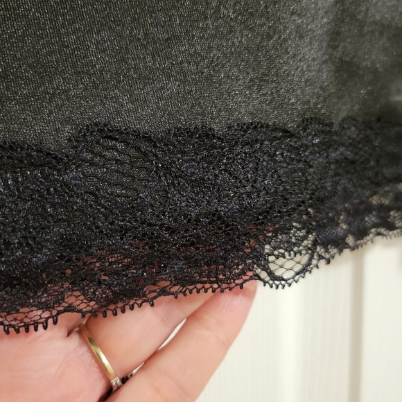 BNWOT silk feel lace top - Picture 3 of 6